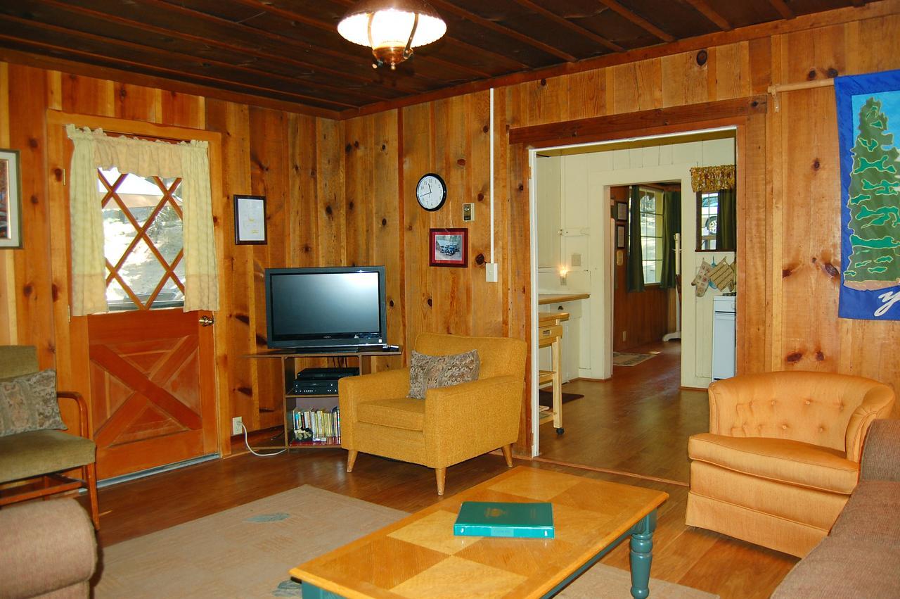 Chalet 6s Fretzs Den